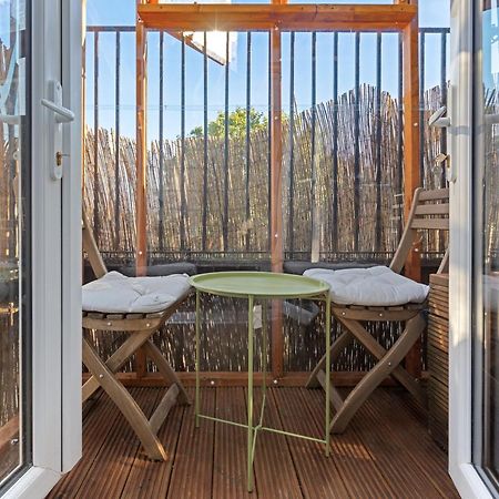 Apartmán Modern Flat & Balcony In Historic West Kensington Londýn Exteriér fotografie