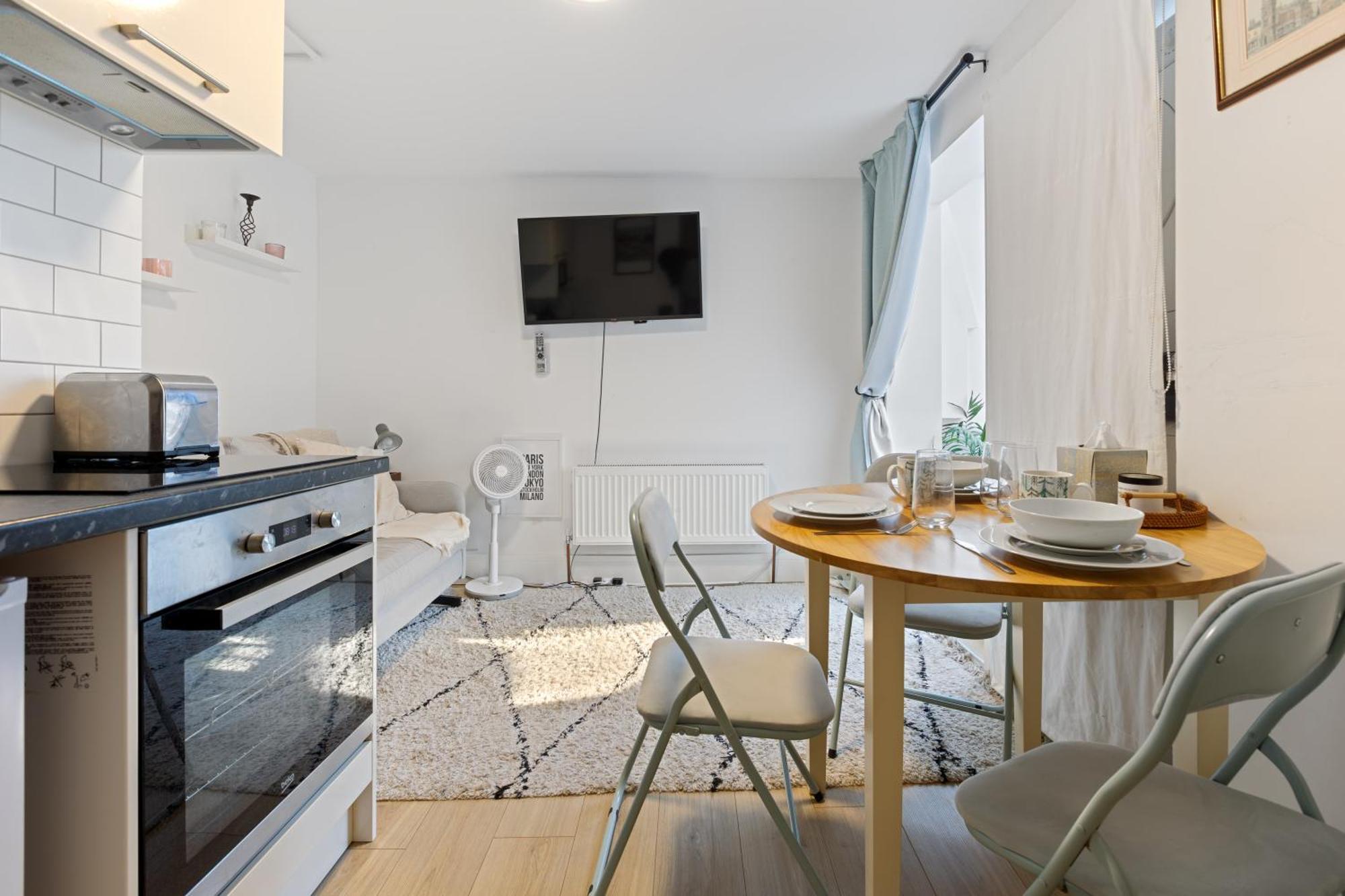 Apartmán Modern Flat & Balcony In Historic West Kensington Londýn Exteriér fotografie