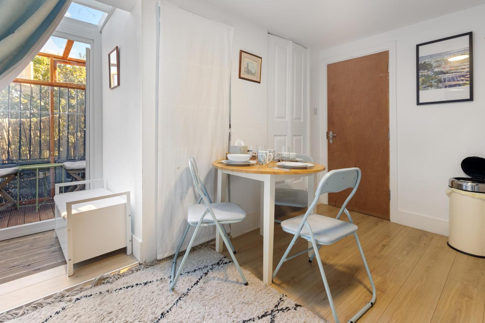 Apartmán Modern Flat & Balcony In Historic West Kensington Londýn Exteriér fotografie
